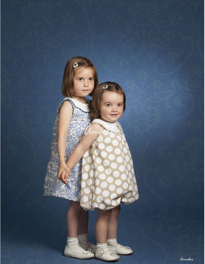 foto estudio de dos niñas