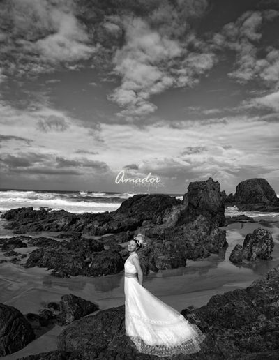 foto de novia sobre rocas